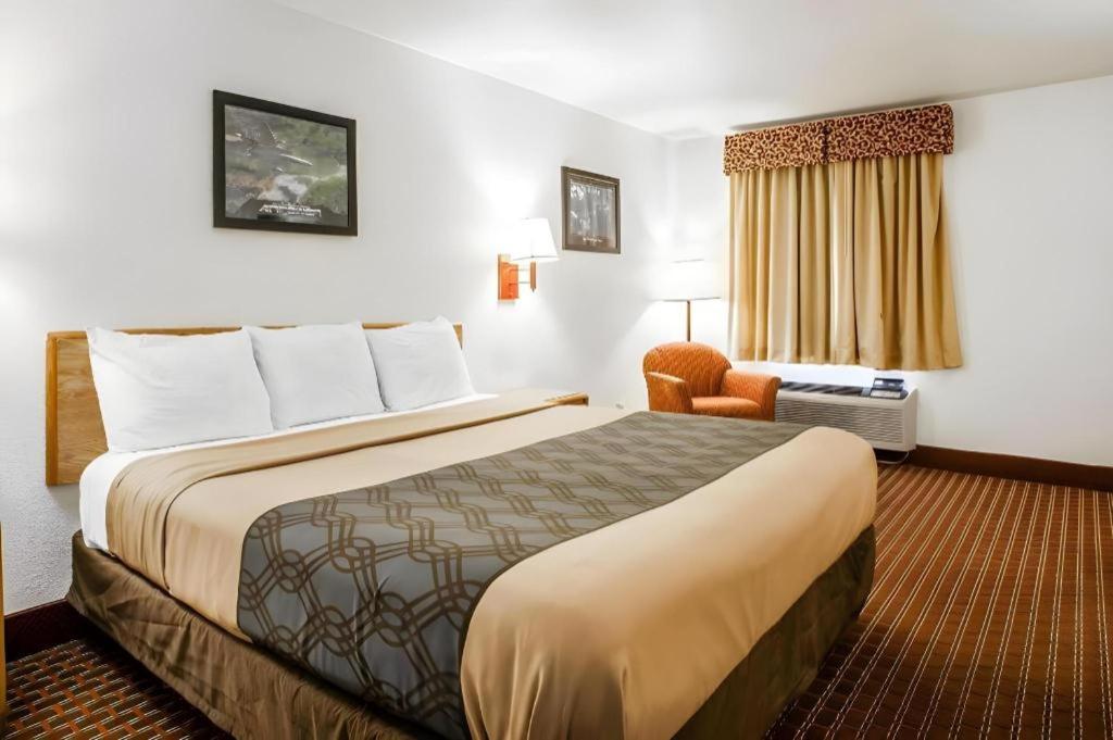 Econo Lodge Truman Inn Sedalia Eksteriør billede