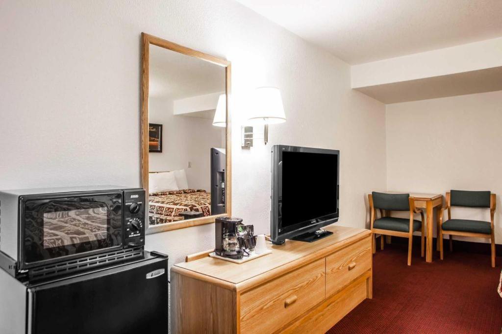 Econo Lodge Truman Inn Sedalia Eksteriør billede