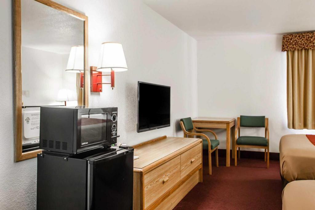 Econo Lodge Truman Inn Sedalia Eksteriør billede