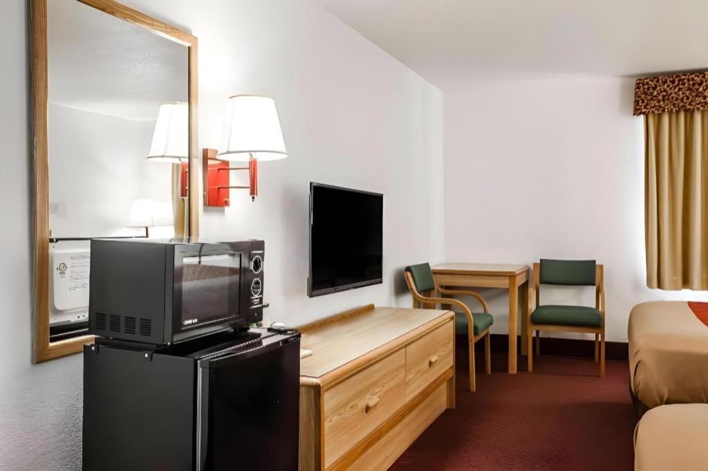 Econo Lodge Truman Inn Sedalia Eksteriør billede