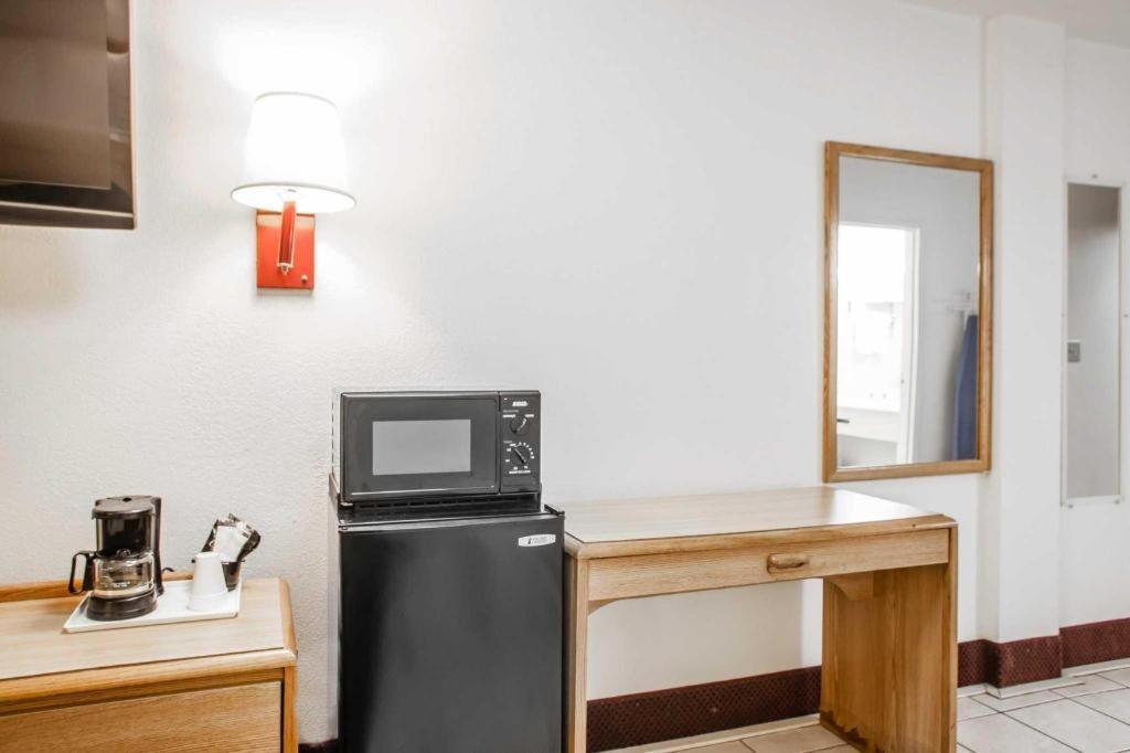 Econo Lodge Truman Inn Sedalia Eksteriør billede