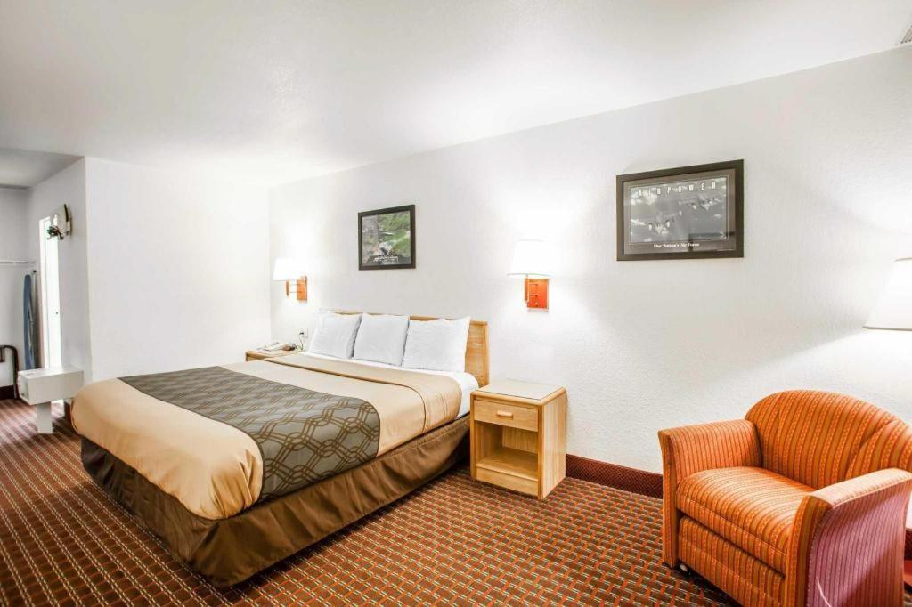 Econo Lodge Truman Inn Sedalia Eksteriør billede