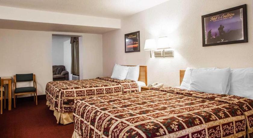 Econo Lodge Truman Inn Sedalia Eksteriør billede