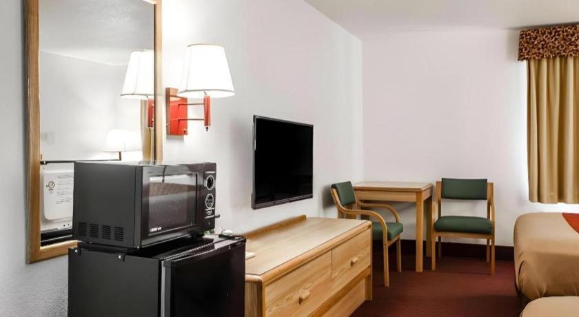 Econo Lodge Truman Inn Sedalia Eksteriør billede