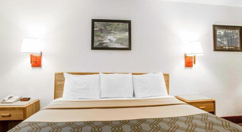 Econo Lodge Truman Inn Sedalia Eksteriør billede