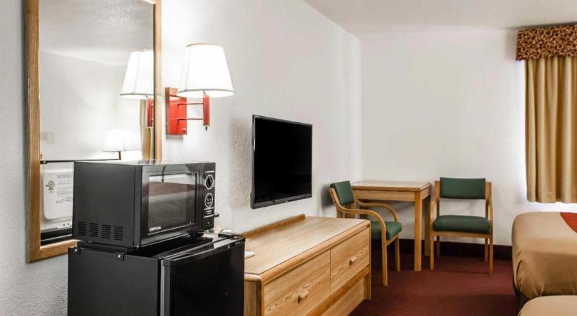 Econo Lodge Truman Inn Sedalia Eksteriør billede